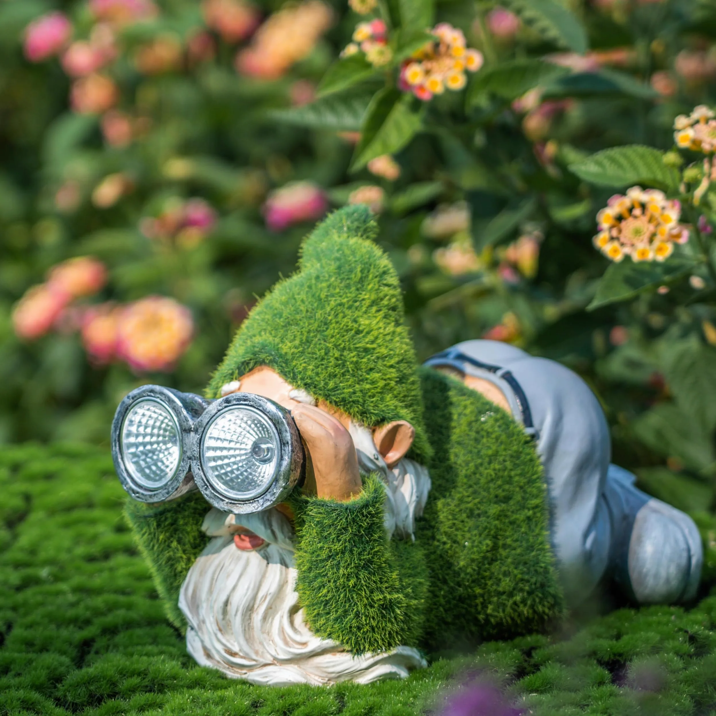 TERESA'S COLLECTIONS Lustig Gartenzwerge Gartendeko für Draußen Zwerge mit Solarleuchte beflockter Gartenfiguren aus Harz Wasserfest, Figur Geschenke für Frauen/Mama Papa,19cm