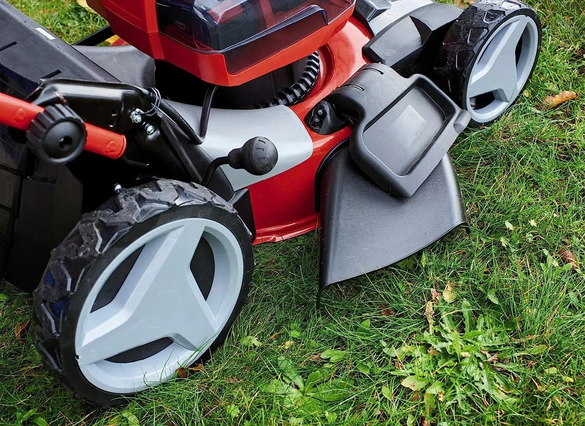 Einhell Professional Akku-Rasenmäher GP-cm 36/47 S HW Li Kit Power X-Change (36 V, 47 cm Schnittbreite, 700 m², Selbstfahrantrieb, Brushless, Mulchfunktion, inkl. 4X 4,0 Ah Akkus, 2X Twincharger)