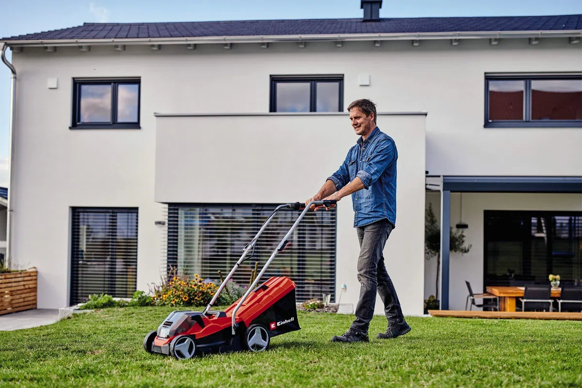 Einhell Akku-Rasenmäher GE-cm 36/33 Li Kit Power X-Change (36 V, 33cm Schnittbreite, bis 250 m², 30L Fangkorb, 25-65 mm Schnitthöhe, inkl. 2X 2,5 Ah Akkus + 2X Ladegeräte)