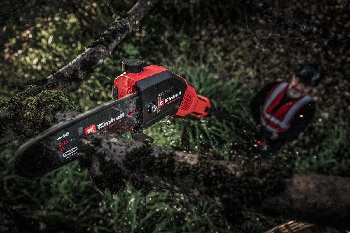 Einhell Professional Akku-Multifunktionswerkzeug GP-HC 18/5020 Li T BL Power X-Change (18 V, Brushless, 50 cm Heckenschere, 18 cm Hochentaster, Teleskopstiel, inkl. 4 Ah PLUS Akku)