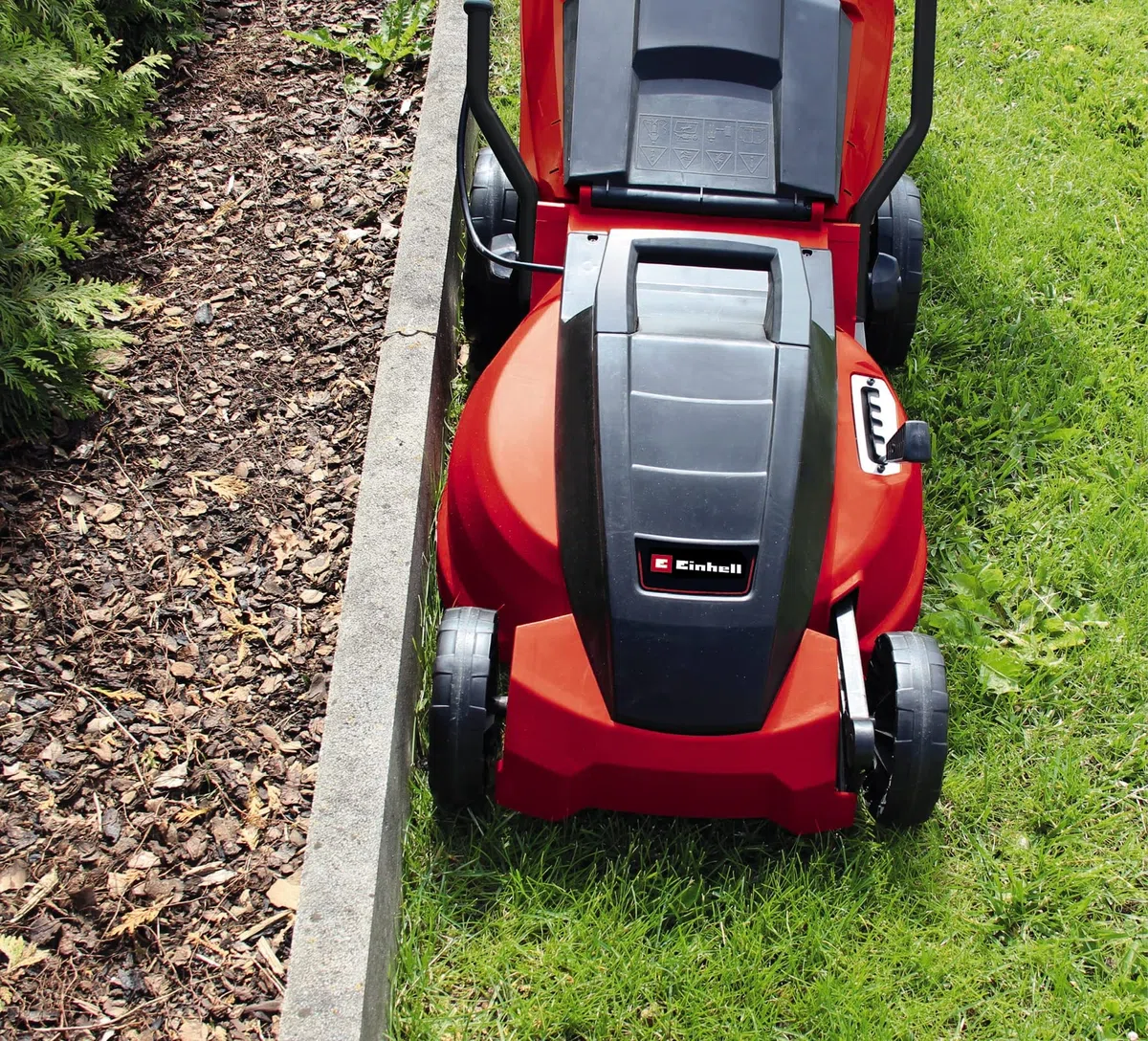 Einhell Elektro-Rasenmäher GC-EM 1500/36 (1500 W Carbon Power Motor, 36 cm Schnittbreite, 38 L Fangbox, für 600 m² Rasenflächen, Schnitthöhe 25-65 mm)
