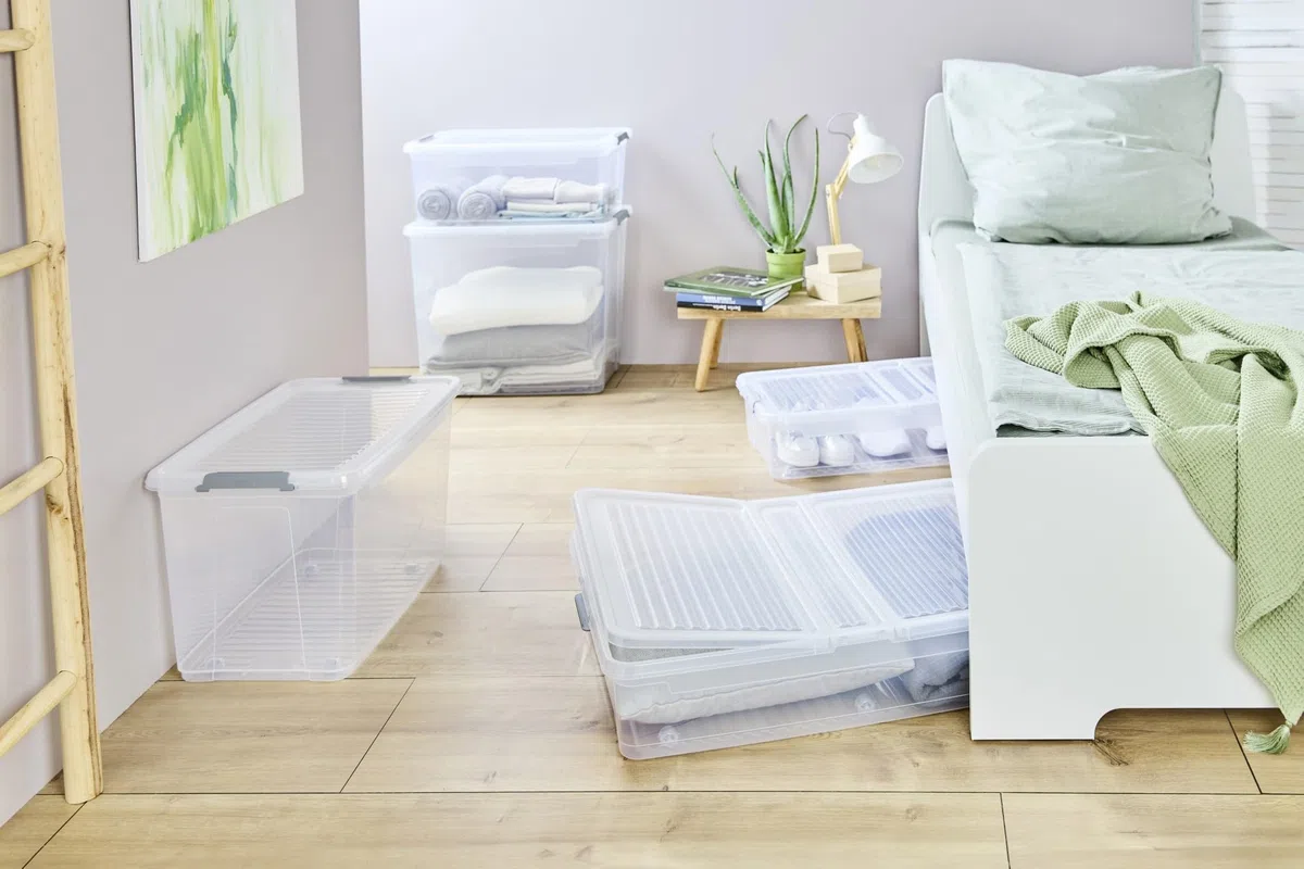 Keeeper Leo 4x Aufbewahrungsbox mit Deckel und Rollen, 37 L, 59 x 38 x 24 cm, Clipbox, Transparent