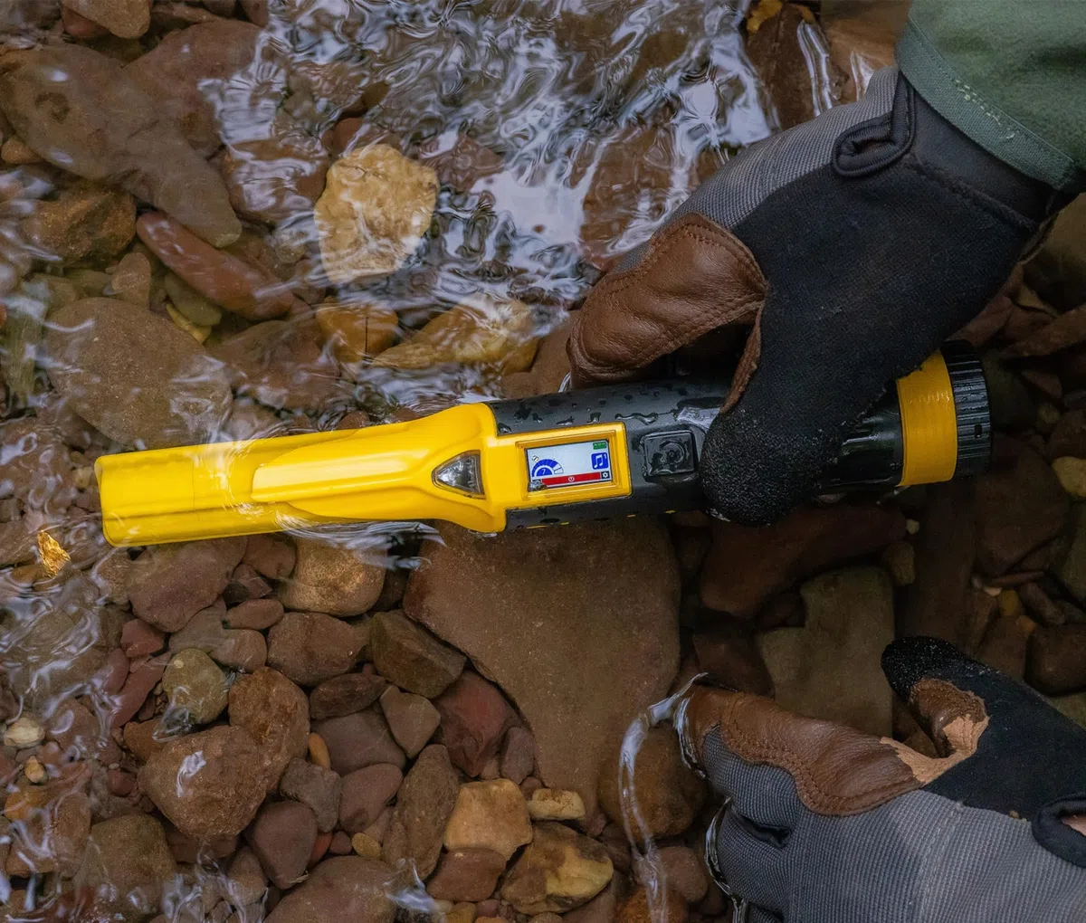 Nokta AccuPOINT Metalldetektor Pinpointer, wasserdichter Metalldetektor Zauberstab mit farbigem LCD-Bildschirm und erweiterte Diskriminierung